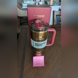 Lainey Wilson 40 oz Stanley Quencher Tumbler in Country Gold. LIMITED EDITION